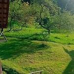 під горою Lodge *