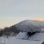 під горою