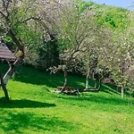 під горою Lodge