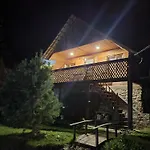 Lodge під горою Sheshory