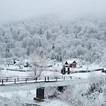 під горою Lodge *