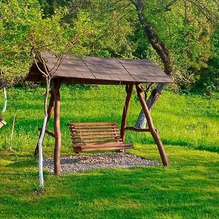 під горою Lodge