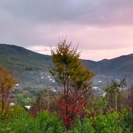 під горою Sesori