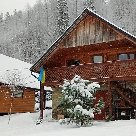 Lodge під горою Sheshory