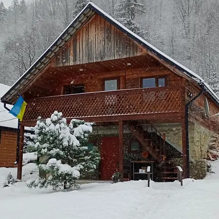 під горою