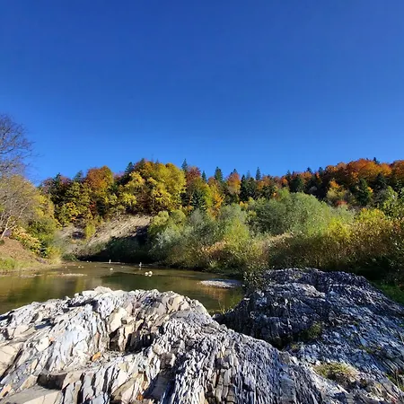 під горою Sesori