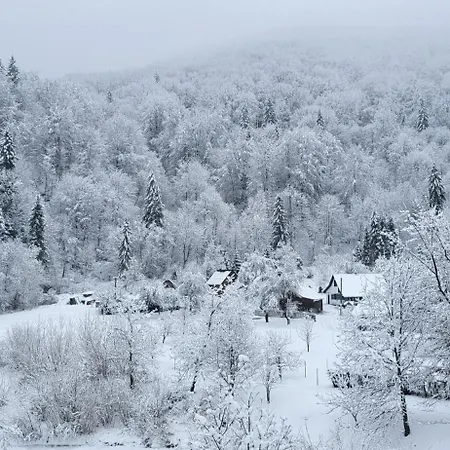 під горою