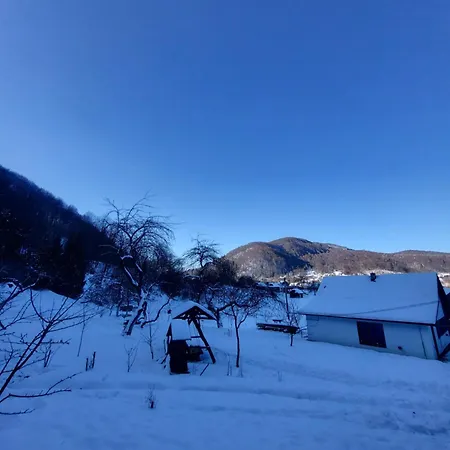 під горою Lodge *