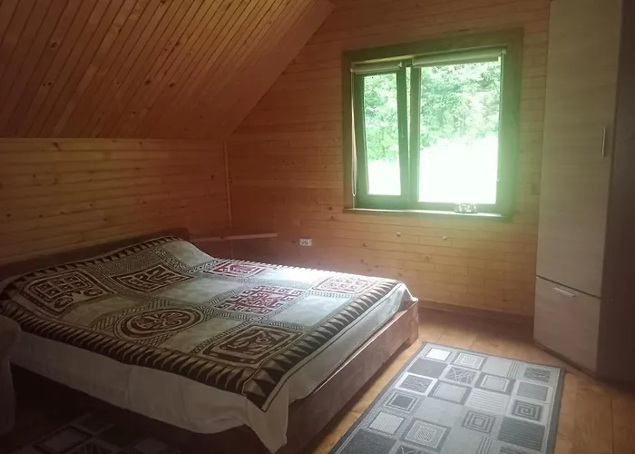 під горою Lodge