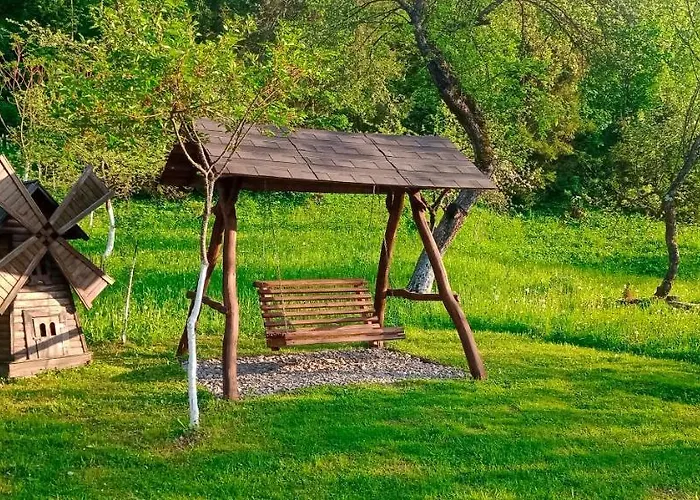 під горою Lodge
