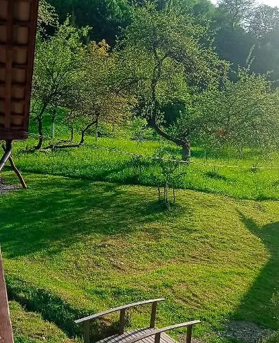 під горою Lodge *