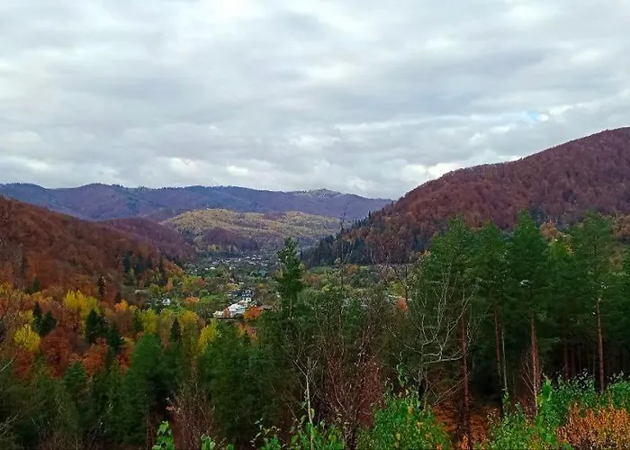 під горою Lodge
