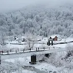 під горою Sesori