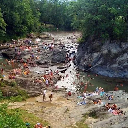 під горою Lodge *