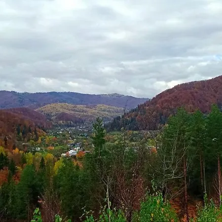 під горою Lodge