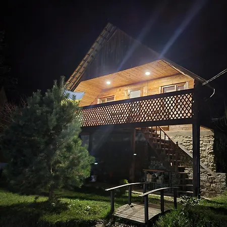 Lodge під горою Sheshory