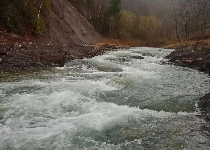 під горою ロッジ