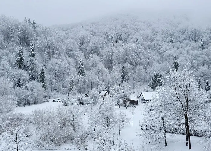 під горою